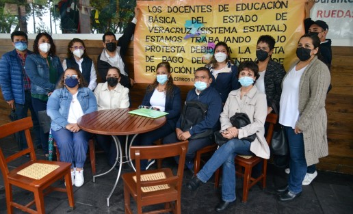 Un grupo de profesores se quejó de que la SEV no les ha pagado el incentivo de promoción horizontal.