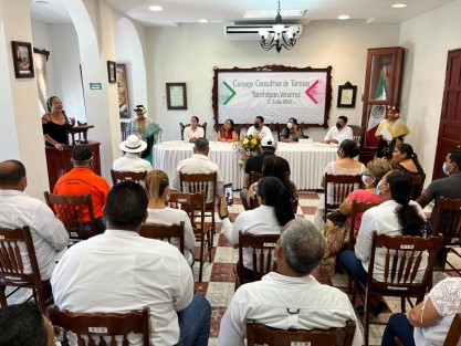  Con el fin de que los tres órdenes de gobierno y empresas del sector coordinen estrategias siguiendo la vocación regional, la Secretaría de Turismo y Cultura (SECTUR) instaló los primeros Consejos Consultivos Municipales en la materia para Tuxpan y Tlacotalpan.