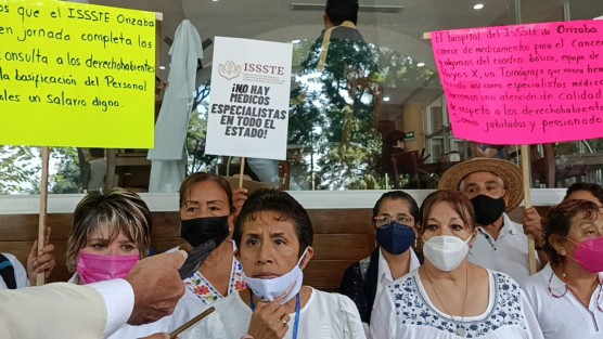 Los inconformes presentaron varias denuncias y demandas, entre las primeras, la falta de personal médico especialista y  medicamentos para el cáncer, en la clínica del ISSSTE de Orizaba. 