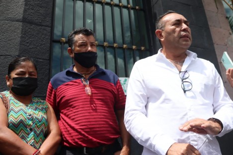 El abogado Tomás Mundo y los padres de Viridiana Moreno, enviaron por Correos de México la denuncia por desaparición forzada a la Fiscalía Especializada.