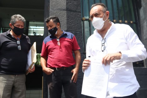 El abogado Tomás Mundo y los padres de Viridiana Moreno, enviaron por Correos de México la denuncia por desaparición forzada a la Fiscalía Especializada.