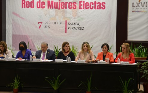 El OPLE-Veracruz realizó la presentación oficial de la Red de Mujeres Electas, que tiene como propósito la implementación de canales de comunicación idóneos entre mujeres que resultaron electas en los pasados procesos comiciales, para prevenir y erradicar la violencia política contra las mujeres en razón de género.