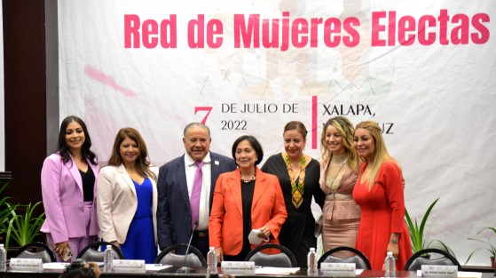 Este acto, tuvo la participación del presidente del Consejo Electoral del OPLE Veracruz, Alejandro Bonilla Bonilla; la presidenta Interina de la Sala Regional Xalapa del Tribunal Electoral del Poder Judicial de la Federación, Eva Barrientos Zepeda, y la magistrada del Tribunal Electoral de Veracruz, Tania Celina Vásquez Muñoz.
