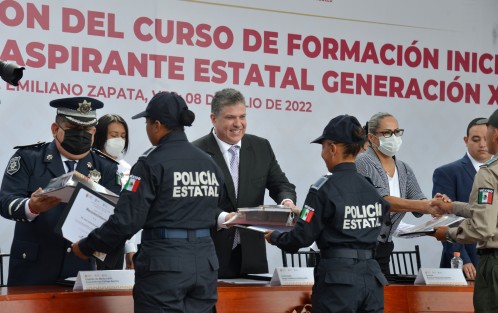 En el CEIS se realizó la ceremonia de graduación de la generación XXXII, egresada del Curso de Formación Inicial para Policía Preventivo. El evento fue encabezado por Hugo Gutiérrez Maldonado, titular de SSP; asistieron mandos militares y Namiko Matzumoto, presidenta de la CEDH. 

