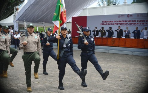 En el CEIS se realizó la ceremonia de graduación de la generación XXXII, egresada del Curso de Formación Inicial para Policía Preventivo. El evento fue encabezado por Hugo Gutiérrez Maldonado, titular de SSP; asistieron mandos militares y Namiko Matzumoto, presidenta de la CEDH. 

