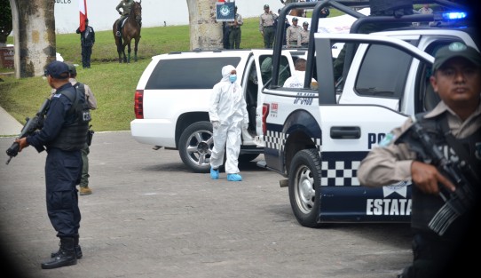 Durante la ceremonia los policías graduados dieron una demostración de lo aprendido.