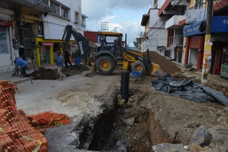 Autoridades han explicado que la realización de varias obra simultáneas en Xalapa, es con el fin de aprovechar los recursos federales y evitar que los mismos deban ser devueltos, como a muchos molestó en la administración anterior. 