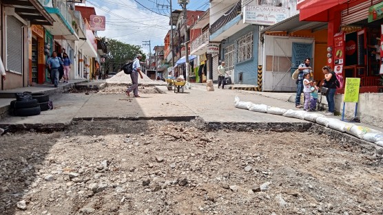 Autoridades han explicado que la realización de varias obra simultáneas en Xalapa, es con el fin de aprovechar los recursos federales y evitar que los mismos deban ser devueltos, como a muchos molestó en la administración anterior. 