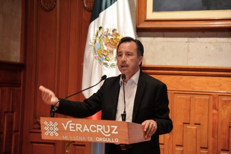 El gobernador García Jiménez también confirmó que desde hace un mes ya se sabía del primer casi de la viruela del mono en puerto de Veracruz,  pero por la secrecía del caso  no se había informado a la población.