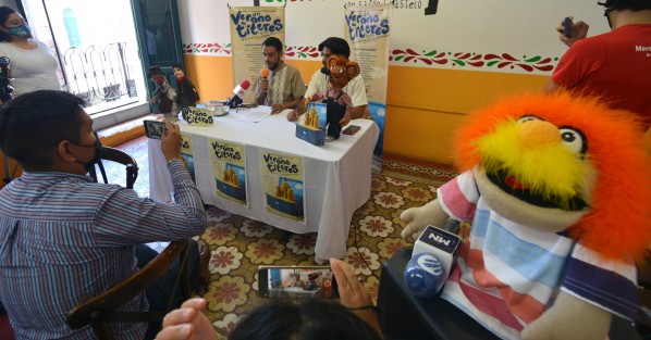 En la Décima muestra Un Verano de Titeres, participan  17 agrupaciones en un evento dedicado a la vida y obra de Sergio Esparza. Habrá  funciones con causa social, exposición, talleres y mucho teatro. 