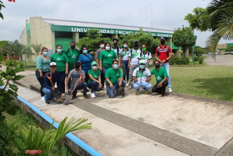 A la Jornada Estatal de Reforestación también se sumaron instituciones educativas, como la Universidad Tecnológica del Sureste de Veracruz, en Nanchital, Ver., en la que participó personal directivo, administrativo, sindicato, docente y alumnos.