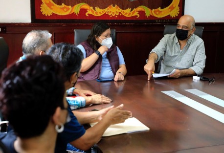 Para acordar acciones de limpieza, dragado, protección y conservación de la nanocuenca del río Carneros, el presidente municipal Ricardo Ahued Bardahuil encabezó una mesa de trabajo con integrantes de la Asociación Civil Guardianes del Río Carneros.