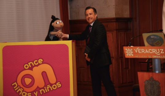 El mandatario estatal anunció que para la inauguración de la Feria del Libro Infantil y Juvenil Xalapa 2022, se tendrá como invitados especiales a los personajes de Once niñas y niños.