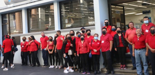 Trabajadores de TELMEX mantuvieron este martes un paro de brazos caídos, ante el incumplimiento del contrato colectivo de trabajo por parte de la empresa, misma que acusan, se está desmantelando para fortalecer a American Movil. 