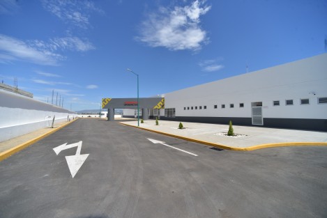 Tan solo en la primera mitad del sexenio van 374 intervenciones a centros de salud y hospitales, de los cuales 202 han requerido un mantenimiento mayor, 99 remodelaciones con mantenimientos, 19 sustituciones completas, 17 son construcción de obra nueva, 37 terminaciones de centros de salud u hospitales.