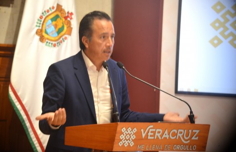 Durante su conferencia de este lunes, el Gobernador Cuitláhuac García no confirmó la versión que  circulaba sobre la detención del ex fiscal del Estado Jorge N; dijo que habría que esperar la confirmación oficial.