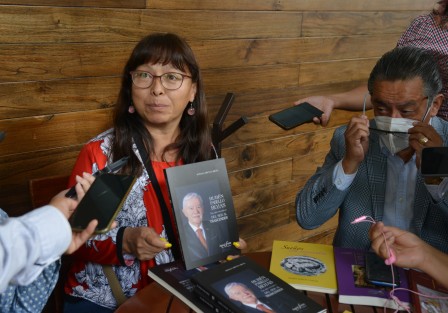 La periodista Sonia García García presentará este martes en la sala de cabildo del Ayuntamiento de Xalapa, el libro Vida, obra y pensamiento del ser al trascender, de Rubén Pabello Rojas.