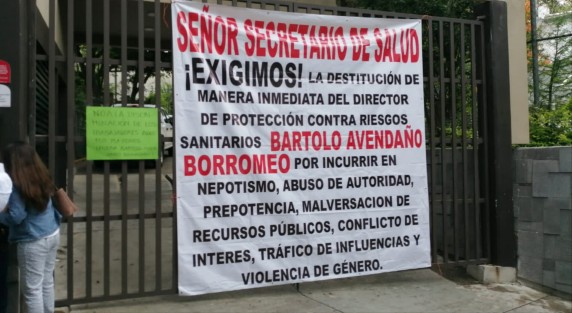 Entre los motivos para exigir la destitución del funcionario está el presunto nepotismo malversación de fondos, abuso de autoridad, violencia de género, y más.
