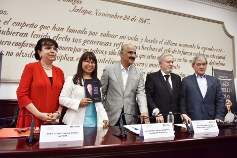Nadie tiene duda de quién es don Rubén Pabello Rojas. Todos conocen su trayectoria, honorabilidad, humildad y legado, que hacen que hoy sea un referente por su trabajo en la función pública y como ser humano ejemplar, afirmó el presidente municipal Ricardo Ahued Bardahuil.

