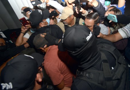 Así fue ingresado el ex Fiscal Jorge N al penal de Pacho Viejo Veracruz, quien fuera detenido la mañana del lunesen Puerto Escondido, Oaxaca.