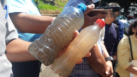 Habitantes del municipio de Jilotepec se inconformaron en las oficinas centrales de la Comisión del Agua del Estado de Veracruz (CAEV) en la avenida Lázaro Cárdenas de la ciudad de Xalapa debido al presunto incremento en las tarifas de agua, además de la pésima calidad del líquido. 