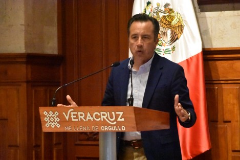 El goberbanfor Cuitlahuac García Jiménez anunció la la próxima inmunización antiCOVID en varios municipios para niños de 5 a 11 años, destacó la participación de veracruzanos en la Estrategia Nacional de Vacunación, que evitó un gran número de contagios en la Quinta Ola de contagios 