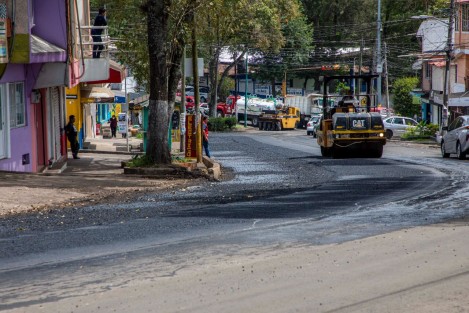 Por otra parte, el jefe del Departamento de Movilidad, Alfonso López Pineda, reiteró la solicitud a vecinos para que no estacionen sus automóviles en los tramos a intervenir, pues complican las labores y avance de la obra: Eviten la molestia de que los mueva la grúa. Aunque no hay infracción, sí serán reubicados.
	
