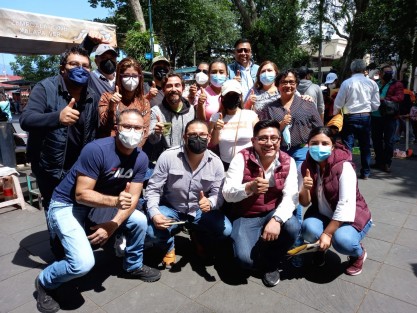  Este sábado, desde las primeras horas de la mañana, cientos de personas acudieron al centro de votación ubicado en el parque Juárez de Xalapa, para participar en el proceso de elección de representantes distritales del Movimiento de Regeneración Nacional (MORENA).