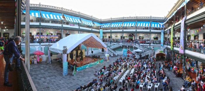 Este sábado, la 32ª FNLIyJ en el Colegio Preparatorio de Xalapa realizará su tradicional venta nocturna de libros, de 20:00 a 23:00 horas.