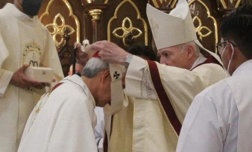 Este  domingo en la Catedral Metropolitana de Xalapa, el Cardenal Carlos Aguiar Retes, Arzobispo de la Arquidiócesis Primada de Méxicoen representación del Papa Francisco, impuso el Palio Arzobispal al Arzobispo Carlos Patrón Wong.