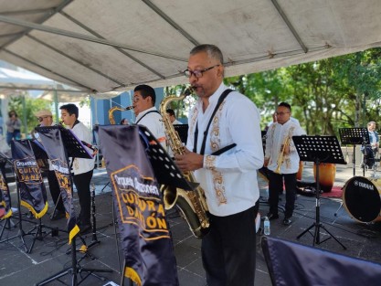  En el marco del programa Domingos Familiares,  se clausuró el evento Danzoneando en Xalapa, con la Orquesta Pauta Nueva; además, como parte de las actividades para promover la convivencia familiar se presentaron la Danzonera Cultura Danzón y la Rondalla Femenil Senderos de Amor.  
