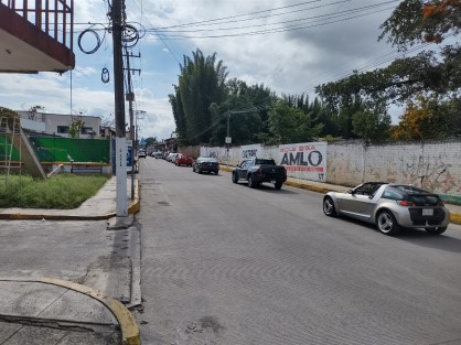 Habitantes de las calles, Libertad, Camino a las Haciendas y El Alto, así como de las colonias La Bella, 22 de septiembre, Campo Viejo, Rafael Hernández Ochoa y otros fraccionamientos de Coatepec, denunciaron que desde hace un par de semanas se empezó a sentir la presencia de fuertes olores fétidos durante las tardes y parte de la noche.