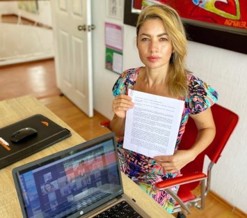 La diputada Maribel Ramírez Topete presentó ante la Diputación Permanente un Anteproyecto de Punto de Acuerdo por el cual el Congreso de Veracruz realizaría un respetuoso exhorto a la Cámara de Senadores del Congreso de la Unión, para que, en el ámbito de sus atribuciones, realicen los trabajos conducentes para la aprobación de las reformas a Ley Federal del Trabajo y a la Ley Federal de los Trabajadores al Servicio del Estado, referente a ampliación de los plazos de los permisos de paternidad para hombres trabajadores del servicio público y por contratos laborales.