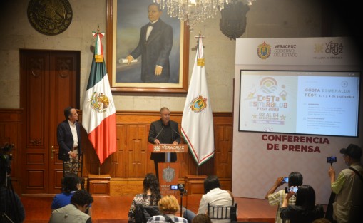 El  gobernador, Cuitláhuac García Jiménez, y el secretario de Turismo y Cultura, Iván Francisco Martínez Olvera, informaron sobre la realización del Costa Esmeralda Fest en Tecolutla, con más de 50 actividades deportivas, musicales, recreativas, culturales, acuáticas, de naturaleza, artesanales, gastronómicas y educativas.