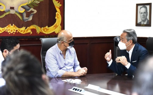 La ciudadanía está pendiente y consciente de las obras y acciones que el Ayuntamiento realiza en favor de la ciudad, afirmó el presidente del patronato del Casino Xalapeño, Manuel Fernández Ávila, en visita al alcalde Ricardo Ahued a quien agradeció las obras que se realizan en el centro y otras vialidades de la capital.

