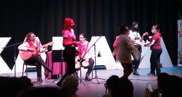 Como ocurre en cada Festival de Tunas Femeniles, no faltaron los asistentes que no aguantaron quedarse sin bailar. La alegría de las tunas continúa estos 5 y 6 de agosto, consulte el programa en https://www.facebook.com/festufem