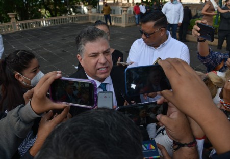 El secretario de Seguridad Pública del Estado, Hugo Gutiérrez Maldonado, informó que se han abierto entre cinco y seis carpetas de investigación por parte de Asuntos Internos por los señalamientos de abusos de autoridad, extorsión, entre otros, que han hecho integrantes de la AMOTAC de manera reiterativa a los elementos de la dependencia a su cargo.