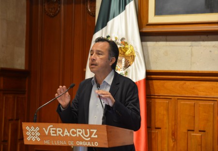 El gobernador Cuitláhuac García Jiménez, confirmó que este año sí habrá Grito de Independencia en Xalapa; comentó que posteriormente se darán a conocer los detalles de la celebración.