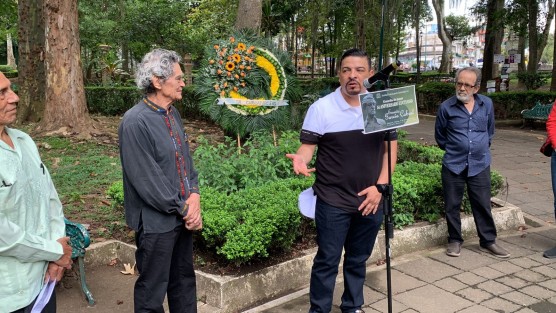 El presidente de la Junta de Coordinación Política de la LXVI Legislatura, diputado Juan Javier Gómez Cazarín, asistió a la guardia de honor con motivo del LIV aniversario luctuoso del caricaturista veracruzano Ernesto García Cabral, ante el busto erigido en su memoria en el parque Miguel Hidalgo de esta ciudad.
