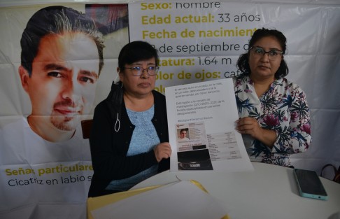 El abogado Ernesto Cipriano González fue reportado como desaparecido desde el pasado 4 de agosto en la ciudad de Xalapa y hasta la fecha no ha sido localizado. Su pareja sentimental Yarlen Utrera Valdez y su madre Silvia Gisela González González dieron conferencia de prensa en el centro de esta ciudad para difundir el caso en busca de información que contribuya a su localización. 