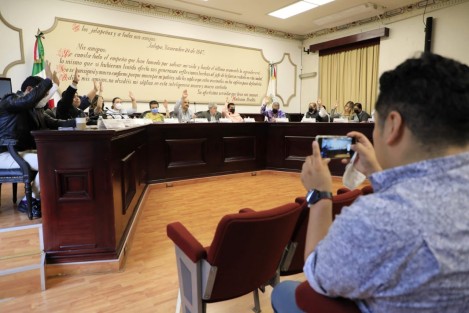 En Sesión Extraordinaria de Cabildo celebrada este martes, los integrantes del Cabildo avalaron el nombramiento y toma de protesta de Ana Iris Ruiz Gómez como nueva directora general de la Comisión Municipal de Agua Potable y Saneamiento (CMAS), en sustitución de Alejandro Maupomé Riaño. 