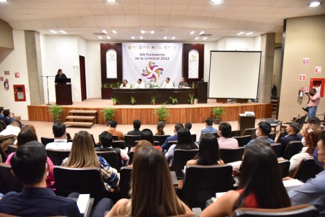 Recibe la Presidenta del Congreso del Estado a las y los participantes del XVII Parlamento de la Juventud en el Palacio Legislativo.