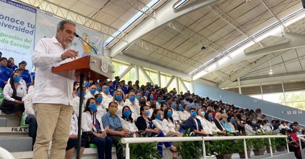 En el Nido del Halcón, el rector de la Universidad Veracruzana, Martín Aguilar Sánchez, inauguró el ciclo escolar agosto 2022 - febrero 2023. Presentes autoridades universitarias, del Gobierno Estatal y estudiantes de nuevo ingreso de las distintas carreras.