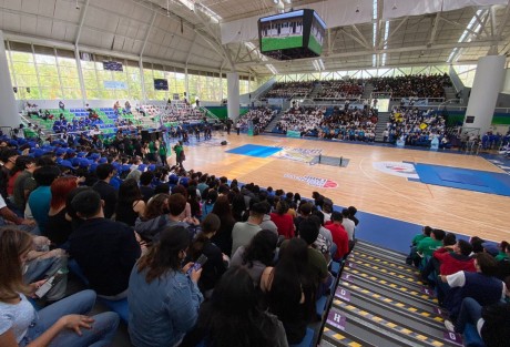 En el Nido del Halcón, el rector de la Universidad Veracruzana, Martín Aguilar Sánchez, inauguró el ciclo escolar agosto 2022 - febrero 2023. Presentes autoridades universitarias, del Gobierno Estatal y estudiantes de nuevo ingreso de las distintas carreras.
