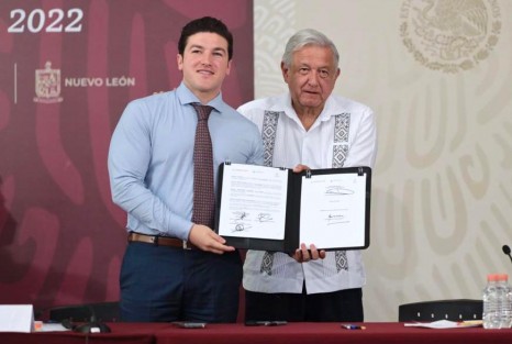 El Presidente Andrés Manuel López Obrador y el Gobernador de Nuevo León, Samuel García, firmaron el acuerdo Agua para Nuevo León, obra de más de 100 km y que tendrá una inversión de 10 mil mdp.  
