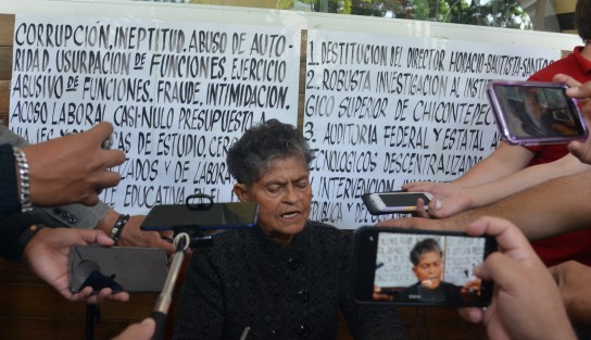  Teresa Guzmán en compañía de Javier Reyes Flores denunciaron al director del Instituto Tecnológico Superior de Chicontepec, Horacio Bautista Santos, por usurpación de funciones, acoso laboral, fraude e intimidación.