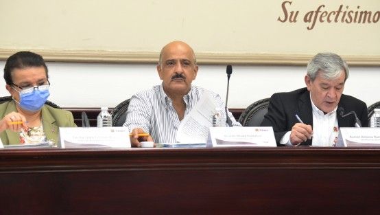 El presidente municipal Ricardo Ahued Bardahuil explicó que esto permitirá mejorar la convivencia urbana y tomar acuerdos para la construcción de obra pública e inversiones con el apoyo de los gobiernos Federal y Estatal.

