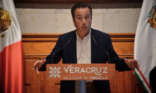 El gobernador Cuitláhuac García Jiménez, hizo un exhorto a los 212 alcaldes y alcaldesas del estado para que no agarren dinero de la delincuencia organizada para que no dañen a la sociedad.
