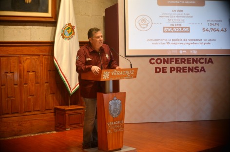 Durante la conferencia de prensa del Gobernador, el titular de la SSP, Hugo Gutiérrez Maldonado, dio cifras de la dependencia a su cargo, entre éstas que son 30 los policías caídos en cumplimiento de su deber en lo que va de esta administración. 