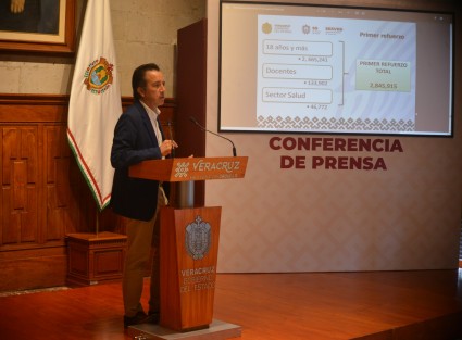  El gobernador Cuitláhuac García Jiménez dio a conocer que 4 millones 777 mil 411 veracruzanas y veracruzanos tienen el esquema completo de vacunación contra COVID-19